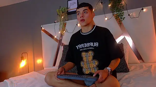 AAronBaker  online show from 10-08-25, 07:25