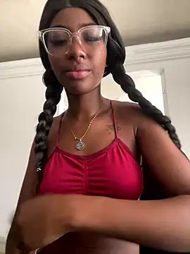 Snapshot of MarianRosse chatting on 01-18-26, 06:11 MarianRosse online show from 01-18-26, 06:11