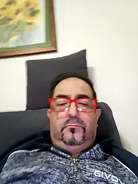 Snapshot of max_im69 chatting on 12-20-25, 09:06 max im69 online show from 12-20-25, 09:06