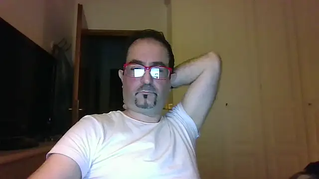 Snapshot of max_im69 chatting on 05-21-26, 10:29 max im69 online show from 05-21-26, 10:29