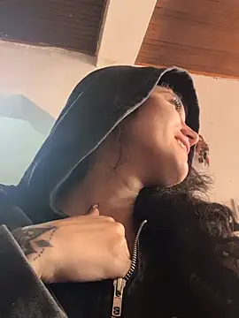 XBODTRIIPX online show from 03-11-26, 04:45