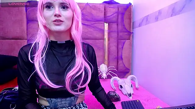 Snapshot of XBODTRIIPX chatting on 10-25-25, 04:44 XBODTRIIPX online show from 10-25-25, 04:44