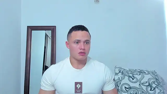 Snapshot of KingLevi01 chatting on 02-19-26, 10:18 KingLevi01 online show from 02-19-26, 10:18