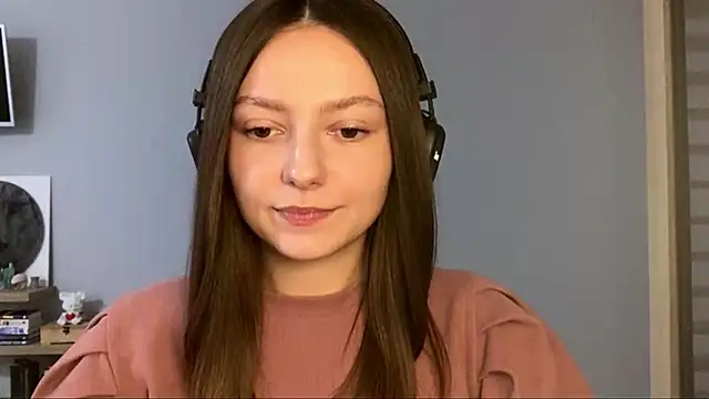 Snapshot of SoulHiperAgne_ chatting on 10-19-25, 01:03 SoulHiperAgne online show from 10-19-25, 01:03