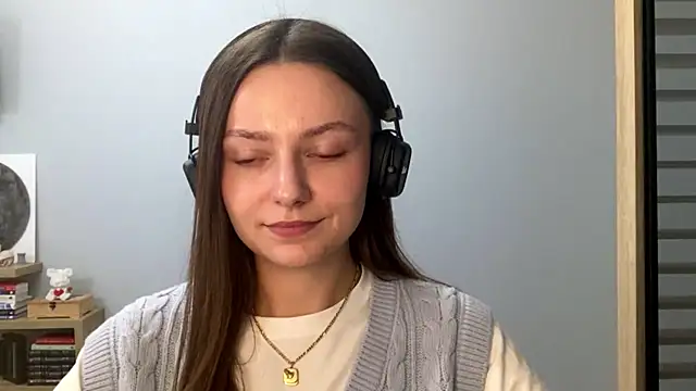 Snapshot of SoulHiperAgne_ chatting on 10-21-25, 03:11 SoulHiperAgne online show from 10-21-25, 03:11