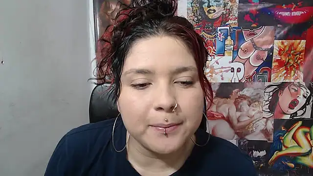 Snapshot of Curvy-Queen chatting on 10-14-25, 07:58 Curvy-Queen online show from 10-14-25, 07:58