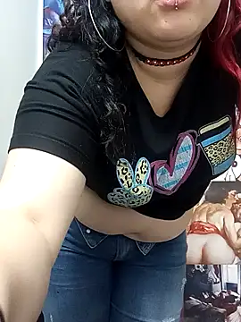 Snapshot of Curvy-Queen chatting on 10-02-25, 03:21 Curvy-Queen online show from 10-02-25, 03:21