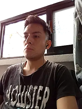 Snapshot of aczinovelez342 chatting on 10-15-25, 07:44 aczinovelez342 online show from 10-15-25, 07:44