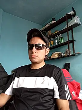 Snapshot of aczinovelez342 chatting on 10-10-25, 08:42 aczinovelez342 online show from 10-10-25, 08:42