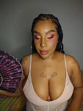 Snapshot of Queen_Amara chatting on 07-05-26, 04:06 Queen Amara online show from 07-05-26, 04:06