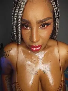 Snapshot of Queen_Amara chatting on 06-10-26, 04:13 Queen Amara online show from 06-10-26, 04:13