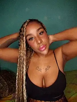 Snapshot of Queen_Amara chatting on 10-27-25, 02:45 Queen Amara online show from 10-27-25, 02:45