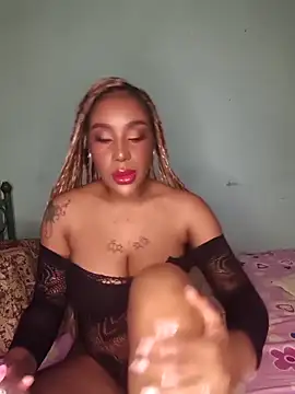 Snapshot of Queen_Amara chatting on 10-08-25, 01:29 Queen Amara online show from 10-08-25, 01:29