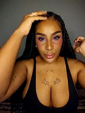 Queen Amara online show from 05-04-26, 03:43
