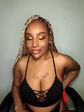 Snapshot of Queen_Amara chatting on 10-01-25, 02:38 Queen Amara online show from 10-01-25, 02:38