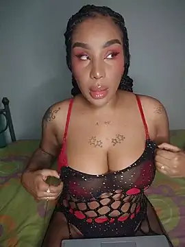 Snapshot of Queen_Amara chatting on 07-08-26, 04:35 Queen Amara online show from 07-08-26, 04:35