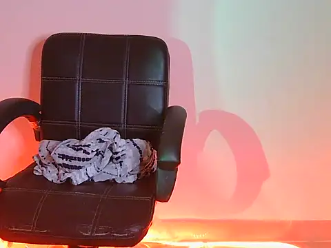 Snapshot of simran_darling1 chatting on 09-26-25, 04:03 simran darling1 online show from 09-26-25, 04:03