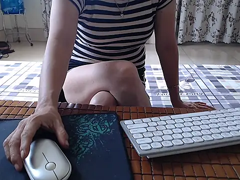 Snapshot of Ami_8x chatting on 09-29-25, 04:41 Ami 8x online show from 09-29-25, 04:41