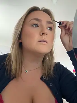Elliemaee online show from 09-18-25, 11:13