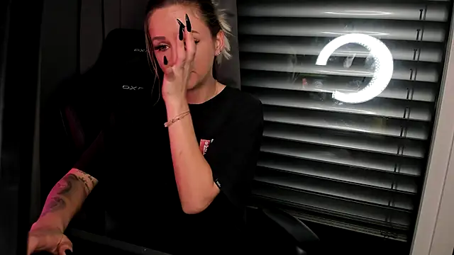 Lyra XX online show from 03-02-26, 09:11