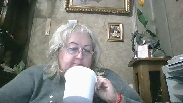 Lala-Love56 online show from 11-18-25, 06:44