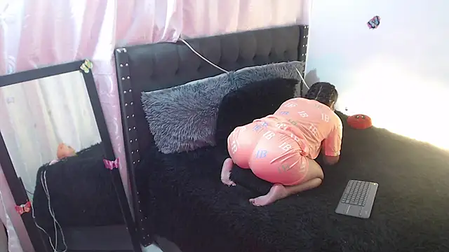 amberbakee online show from 10-31-25, 01:46