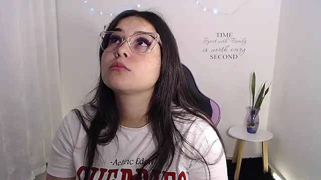Snapshot of amberbakee chatting on 06-16-26, 04:40 amberbakee online show from 06-16-26, 04:40