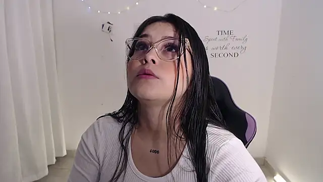 Snapshot of amberbakee chatting on 06-11-26, 01:41 amberbakee online show from 06-11-26, 01:41