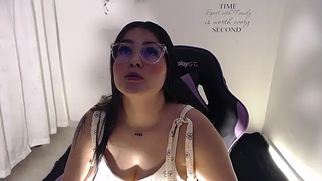 Snapshot of amberbakee chatting on 06-01-26, 03:44 amberbakee online show from 06-01-26, 03:44