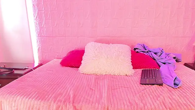 Snapshot of Baby_kinky-- chatting on 09-29-25, 02:01 Baby kinky-- online show from 09-29-25, 02:01