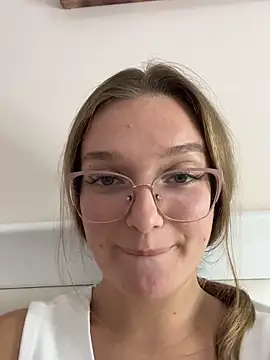 Bellatrisssaa online show from 10-15-25, 01:19