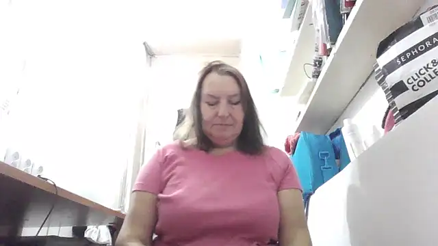 AnnaLive570 online show from 12-17-25, 05:23