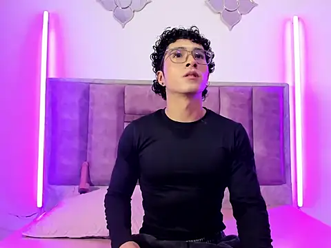 0anonimo bottom1 online show from 09-25-25, 08:26