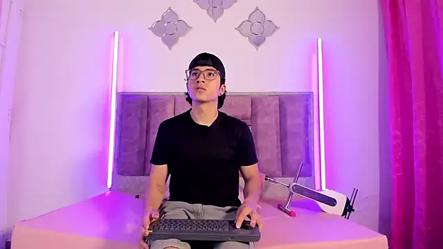 0anonimo bottom1 online show from 10-03-25, 12:50