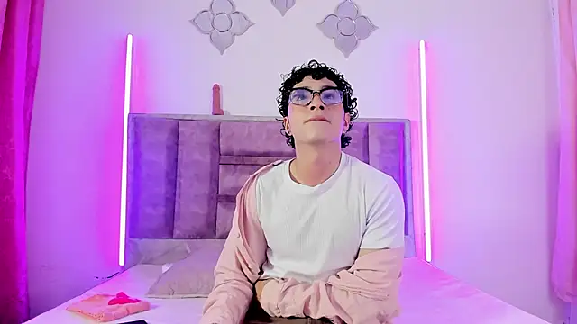 0anonimo bottom1 online show from 09-11-25, 01:33