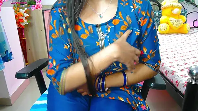 Snapshot of WildDimpi_0 chatting on 10-11-25, 04:19 WildDimpi 0 online show from 10-11-25, 04:19