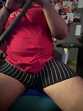 Snapshot of THEDICKBOY17 chatting on 04-26-26, 11:40 THEDICKBOY17 online show from 04-26-26, 11:40