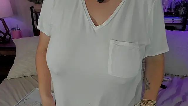 Snapshot of BigBoobsMcGee chatting on 09-14-25, 12:55 BigBoobsMcGee online show from 09-14-25, 12:55