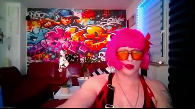 hellgirl1980 online show from 05-06-26, 10:58