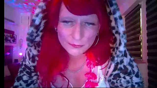 hellgirl1980 online show from 06-12-26, 03:59