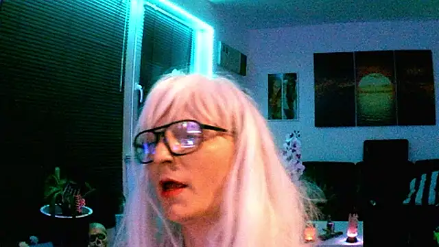 hellgirl1980 online show from 11-12-25, 11:08