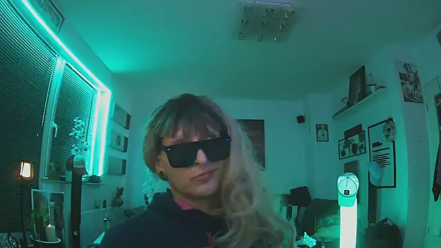 hellgirl1980 online show from 10-22-25, 08:08