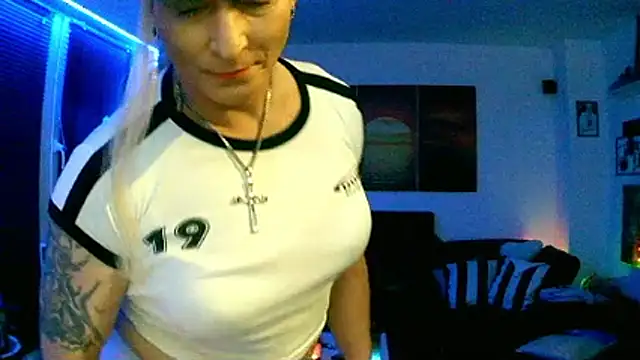 hellgirl1980 online show from 11-11-25, 09:09