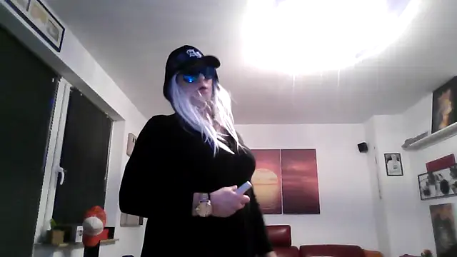 hellgirl1980 online show from 09-30-25, 08:48