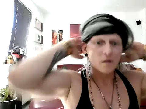 hellgirl1980 online show from 09-10-25, 02:27