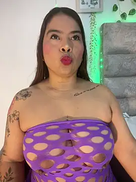 Snapshot of roselyn_caprice chatting on 06-07-26, 01:00 roselyn caprice online show from 06-07-26, 01:00