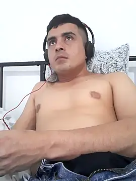 Andr3s69xxx online show from 04-29-26, 01:37