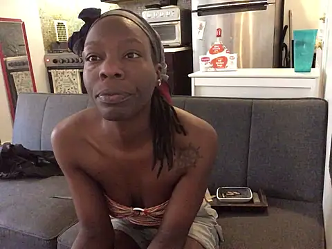 littyleesh1 online show from 06-16-26, 03:12
