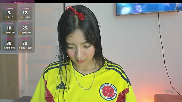 charlottekiss99 online show from 06-18-26, 12:54
