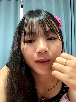 Snapshot of Emlyly-18 chatting on 10-05-25, 01:40 Emlyly-18 online show from 10-05-25, 01:40